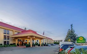 Oakland Airport Arena Hotel